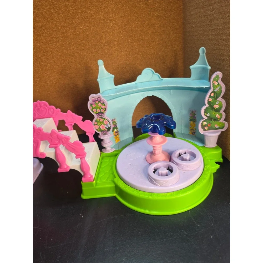 Fisher-Price Little People Disney Princess Songs Palace Gazebo Bridge Garden Set
